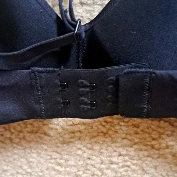 SKIMS WIRELESS LIGHTLY LINED BRA   32B - Picture 7 of 8